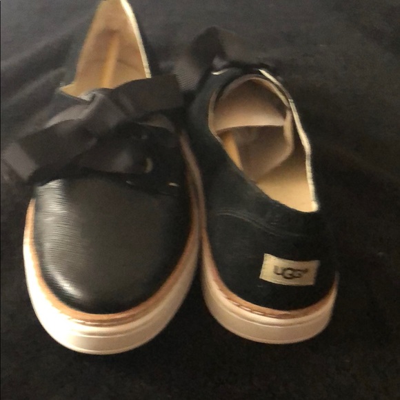 Brand New Ugg casual Carilyn  Shoes - Picture 1 of 5